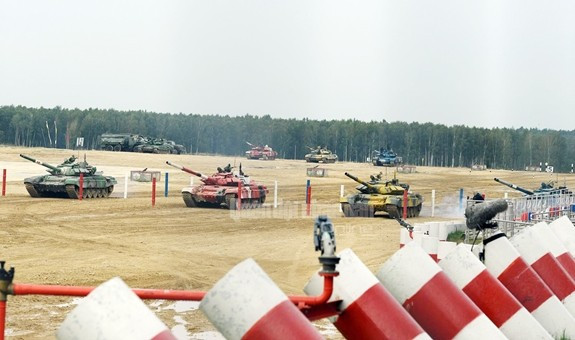 Đây là một nhiệm vụ khó khăn, bởi so sánh thành tích thì giữa nhóm 1 và nhóm 2 vẫn có sự chênh lệch rất lớn, khoảng cách thậm chí còn phải gọi là “mênh mông”.