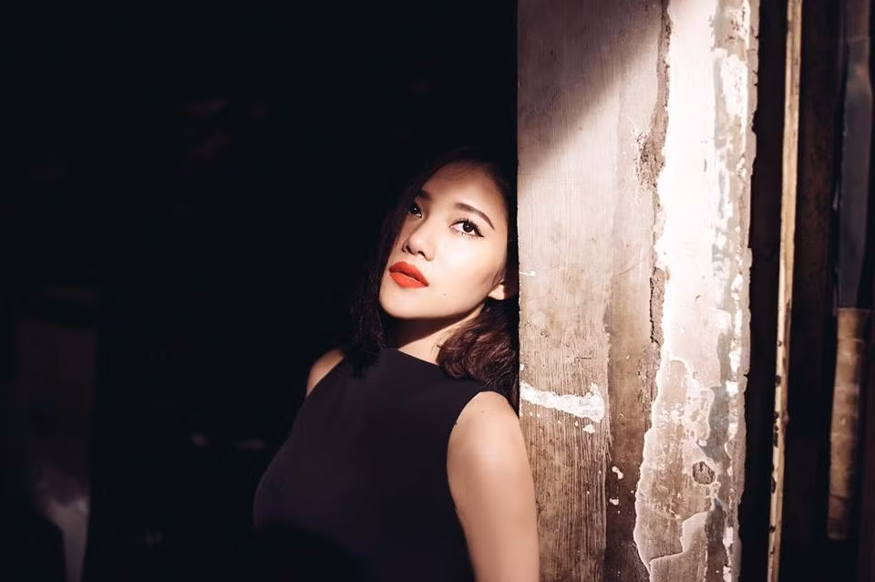 Vòng một săn chắc cùng cơ thể cân đối giúp Milan Phạm liên tục được những lời mời đóng MV và chụp ảnh thời trang trong thời gian qua.