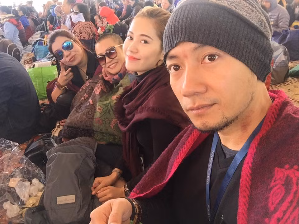 Người đàn ông được nhắc tới ở đây chính là Tiến Đạt - một rapper, ca sĩ, nhà sản xuất rất nổi tiếng và quen thuộc với khán giả Việt Nam từ nhiều năm nay. Những tin đồn về việc hot girl Milan Phạm yêu Tiến Đạt xuất hiện khi gần đây hai người cùng một vài người bạn khác có chuyến du lịch cùng nhau. Khi chụp ảnh Tiến Đạt và Milan Phạm luôn khá ở gần nhau, tỏ ra thân thiết. Và trong nhiều bức ảnh chụp của đồng nghiệp, bạn bè cùng chuyến đi chia sẻ trên Facebook, Tiến Đạt được ám chỉ là anh đã có một "người yêu mới" rất tuyệt vời.