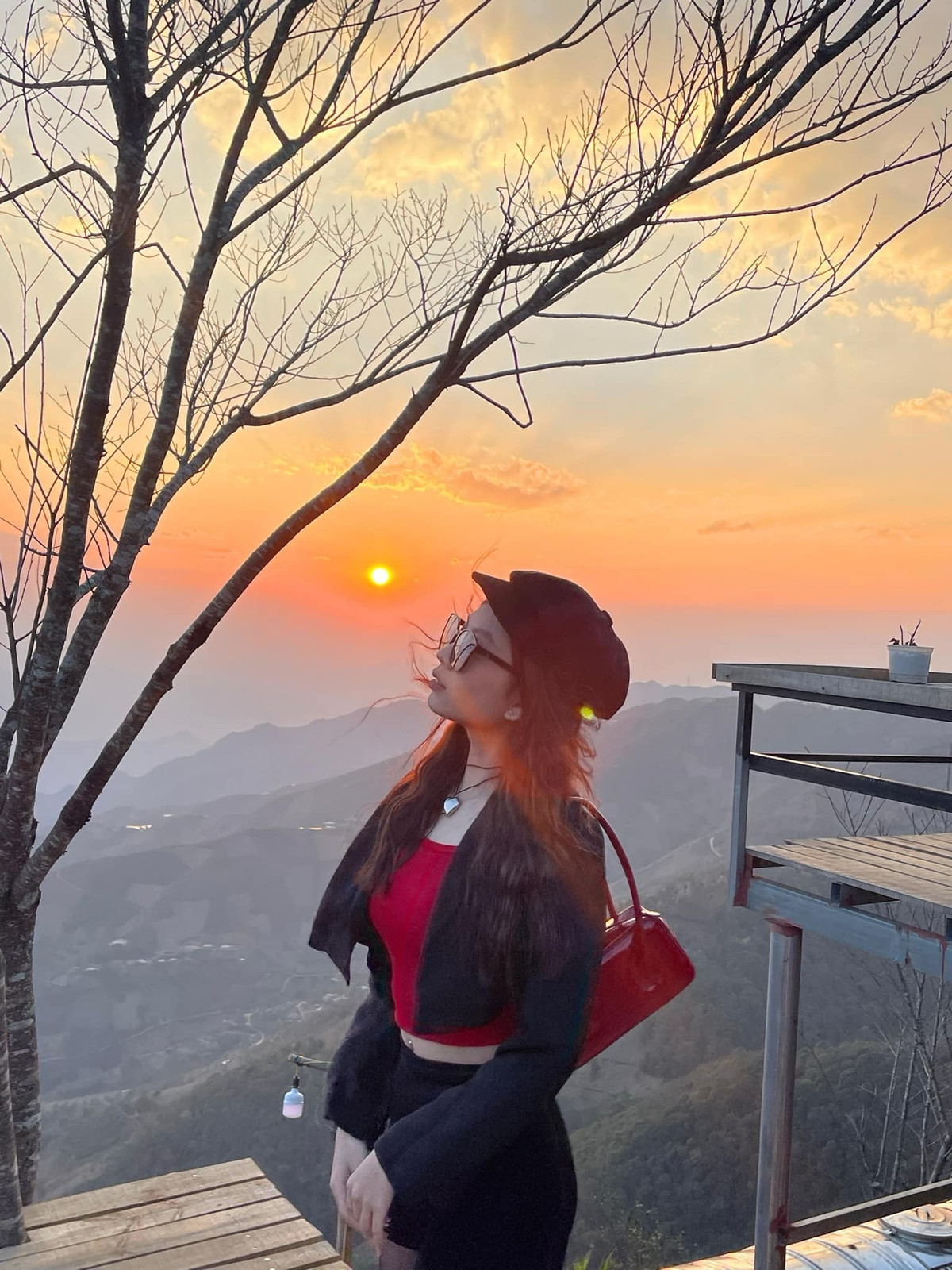 Chuyến đi đến vùng đất Sơn La này chính là món quà sinh nhật mà Kim Anh dành tặng cho bản thân. Nữ du khách được ngắm nhìn, được hoà mình vào thiên nhiên, được trải nghiệm tinh hoa ẩm thực chốn núi cao… Những gì du khách này đã gặp và trải qua ở nơi đây đều là kỷ niệm đáng nhớ đánh dấu tuổi 20 của cô nàng. Với những trải nghiệm có được ở mảnh đất này, Kim Anh hứa hẹn chắc chắn sẽ trở lại Tà Xùa vào một ngày gần nhất...