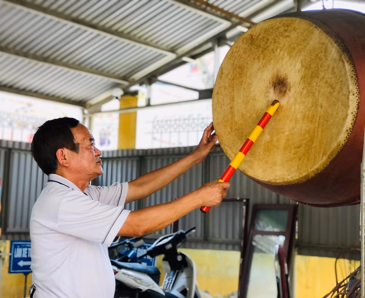 Chuyen tinh dep voi nu giao vien cua nguoi 38 nam danh trong truong-Hinh-5