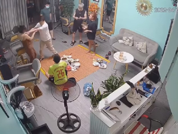 Pho cong an phuong danh tat co gai tai Cao Bang: Co tuoc danh hieu CAND?-Hinh-4