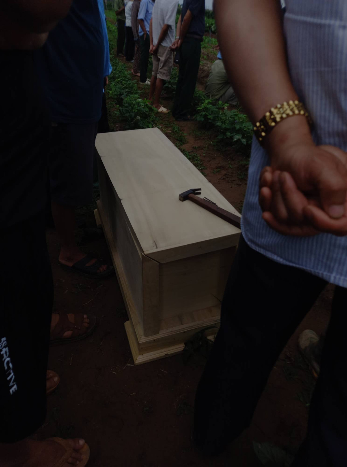 Vu nu giao vien om 2 con nhay song Thai Binh: Chi tiet gay am anh-Hinh-2