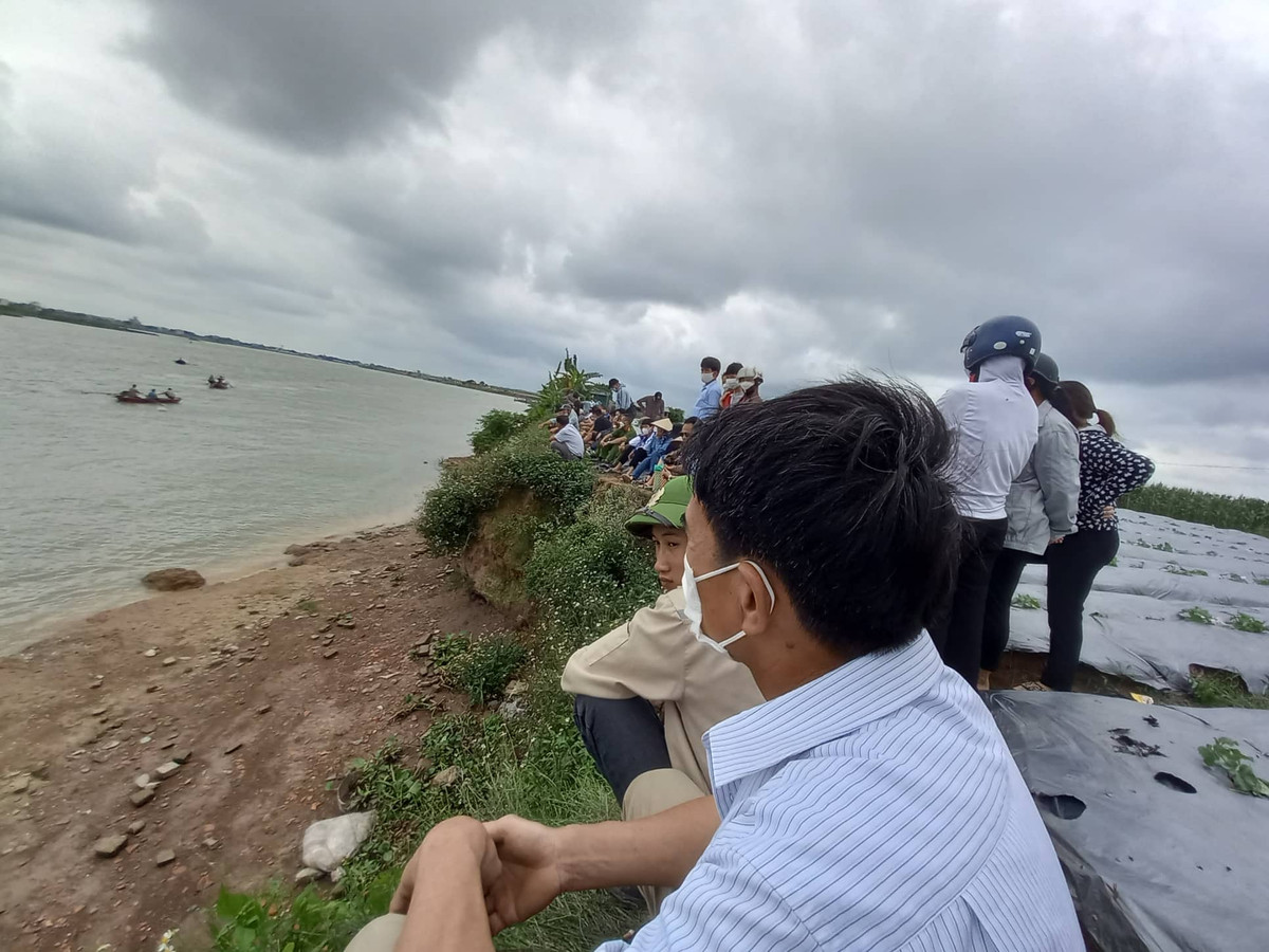 Hai Duong: Dang tim kiem 3 me con nghi mat tich o song Thai Binh