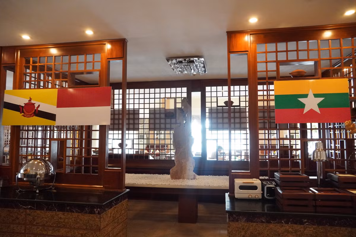 Truong doan bong ban Malaysia di nham sang Nam Dinh, Hai Duong dieu xe den don-Hinh-5