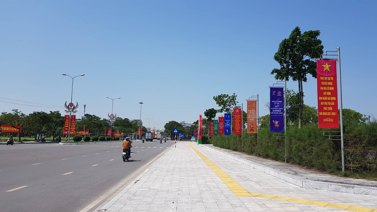 Đường phố Hải Dương tràn ngập sắc màu.