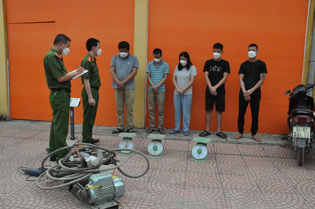 Hai Duong: Cong ty Gas Hong Phat sang chiet gas trai phep so luong lon