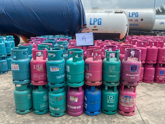 Hai Duong: Cong ty Gas Hong Phat sang chiet gas trai phep so luong lon-Hinh-4