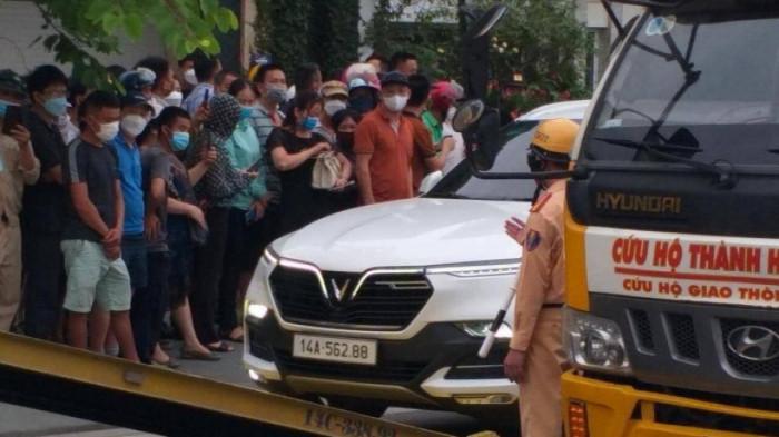 Đối với những chiếc xe sang thu giữ tại nhà cựu Chủ tịch thành phố Hạ Long, cơ quan điều tra sẽ tiến hành bảo quản, quản lý theo quy định của pháp luật và xác định nguồn gốc, quá trình sử dụng những chiếc xe này như thế nào, có liên quan đến tội phạm hay không để xử lý theo quy định của pháp luật.