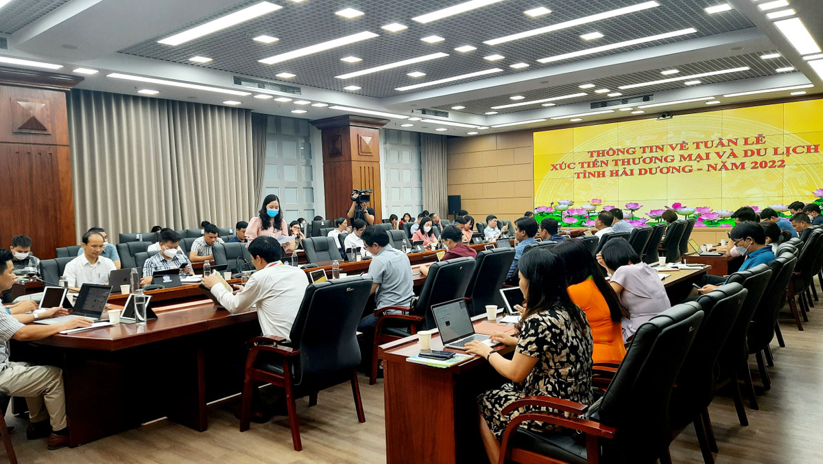 Truong doan bong ban Malaysia di nham sang Nam Dinh, Hai Duong dieu xe den don-Hinh-8