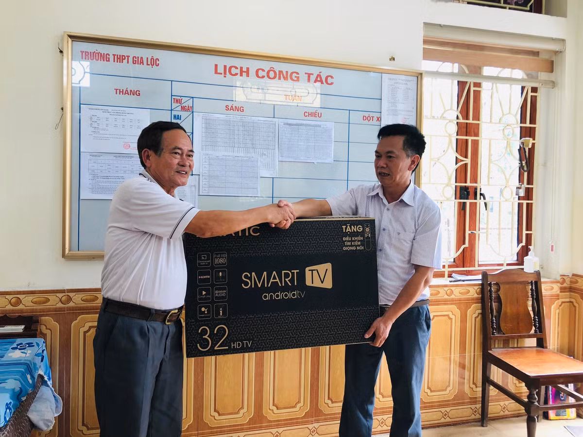 Chuyen tinh dep voi nu giao vien cua nguoi 38 nam danh trong truong-Hinh-6