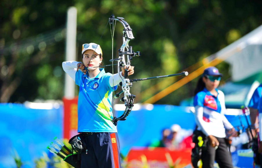 Nu cung thu “bo tui” hon 100 huy chuong, nhan sac xinh nhu hot girl-Hinh-2