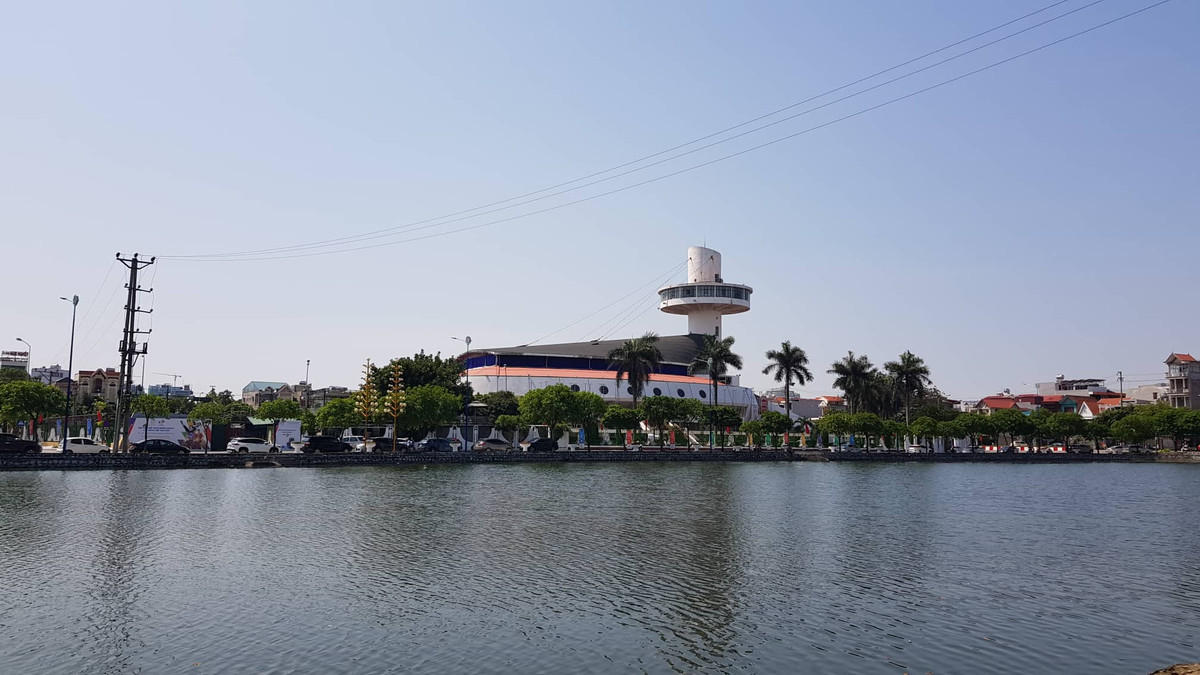 Để việc tổ chức môn bóng bàn tại SEA Games 31 diễn ra an toàn, trang trọng, xây dựng hình ảnh Hải Dương văn minh, trật tự mến khách, từ sớm, UBND TP Hải Dương đã tổ chức ra quân chỉnh trang đô thị. Đồng thời tiến hành trang trí, tuyên truyền trực quan tại một số đảo giao thông, các tuyến phố. Đến nay, mọi công tác chuẩn bị gần như đã được hoàn tất.