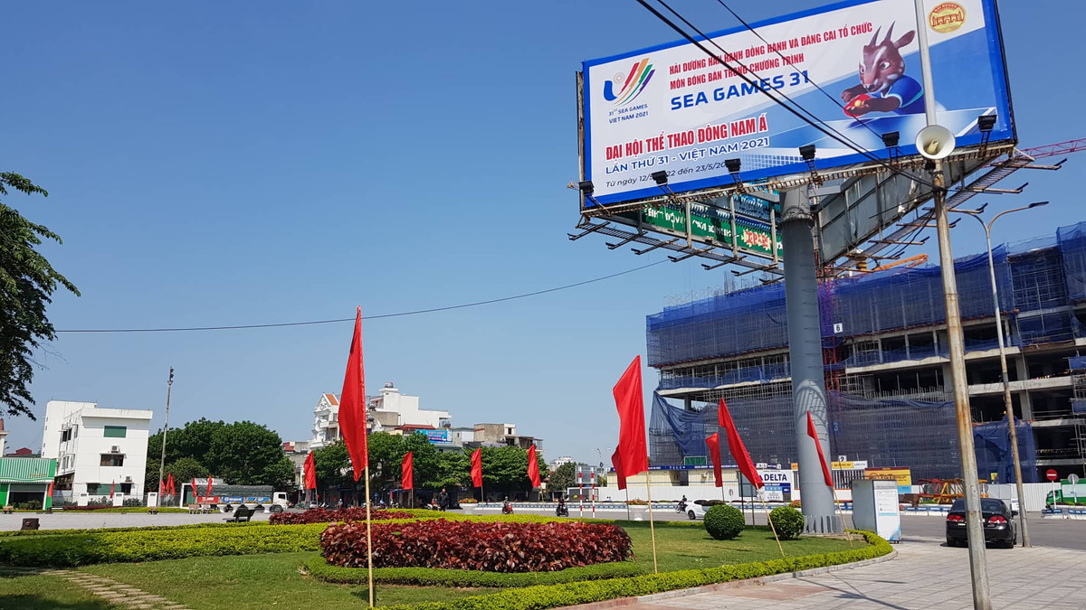 Pano tuyên truyền về SEA Games 31 được đặt tại đường Bạch Đằng gần Nhà thi đấu tỉnh Hải Dương.