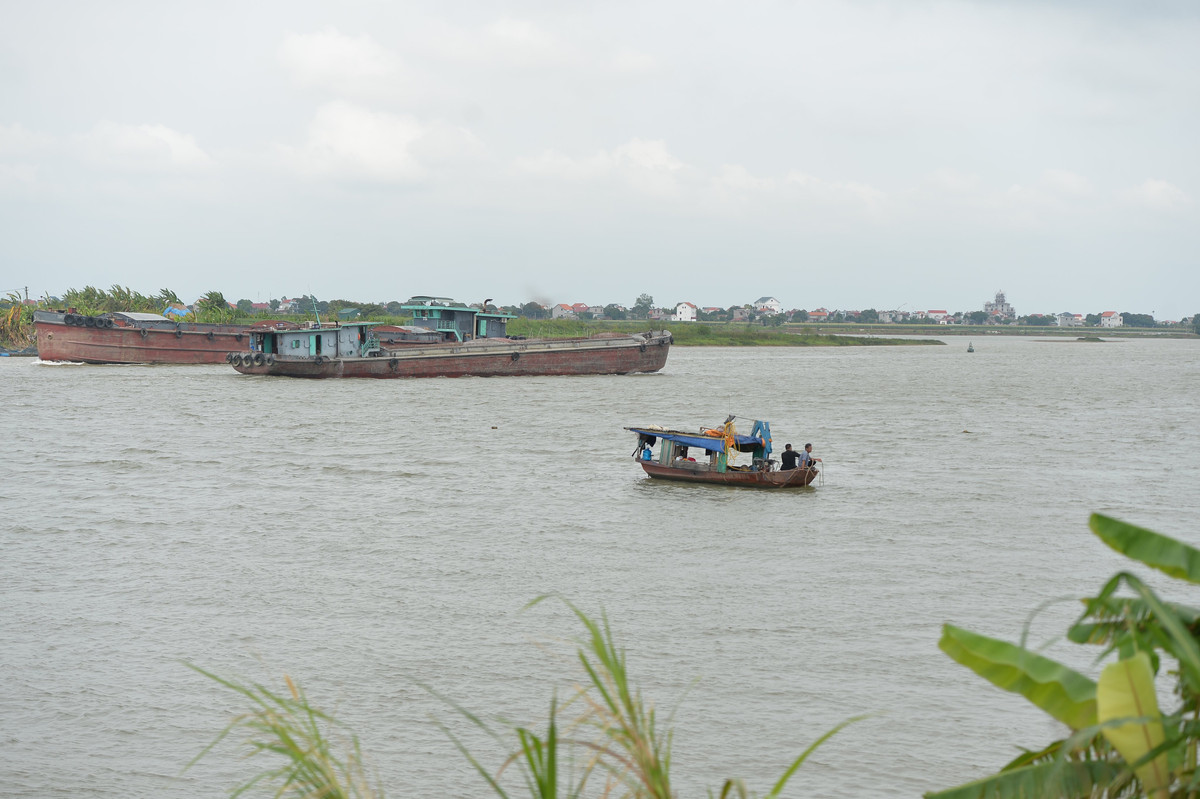 Ông Quảng nhận định, việc lặn tìm kiếm các nạn nhân ở khu vực sông Thái Bình đoạn qua xã Cẩm Văn không xảy ra khó khăn gì về nghiệp vụ. Bởi đội của ông đã từng lặn ở những khu vực sâu đến 20 - 30 mét nước chảy xiết, xoáy.