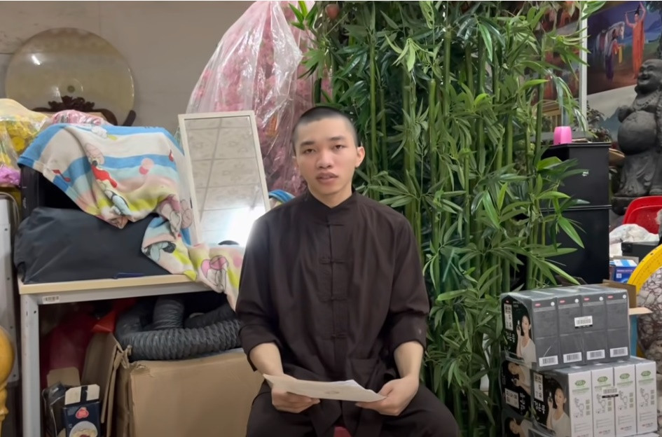 Mới đây, trên kênh Youtube “5 Chú Tiểu - Thiền Am Bên Bờ Vũ Trụ”, Nhị Nguyên – thành viên “Tịnh thất Bồng Lai đã đăng tải đoạn clip hé lộ lý do bà Cao Thị Cúc bị khởi tố, bắt giam về tội “Lợi dụng quyền tự do dân chủ, vi phạm lợi ích của Nhà nước, tổ chức, cá nhân" theo quy định tại Điều 331 Bộ Luật hình sự năm 2015.