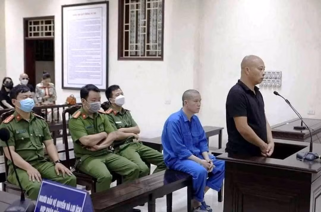 Trước đó, tại phiên sơ thẩm, bị cáo Nguyễn Xuân Đường nhận mức án 15 năm tù, phạt 10 triệu đồng với vai trò là người chủ mưu. Nguyễn Khắc Nin với vai trò người giúp sức nên cùng nhận mức án 12 năm. Hai bị cáo sau đó làm đơn kháng cáo đối với bản án của TAND tỉnh Thái Bình.