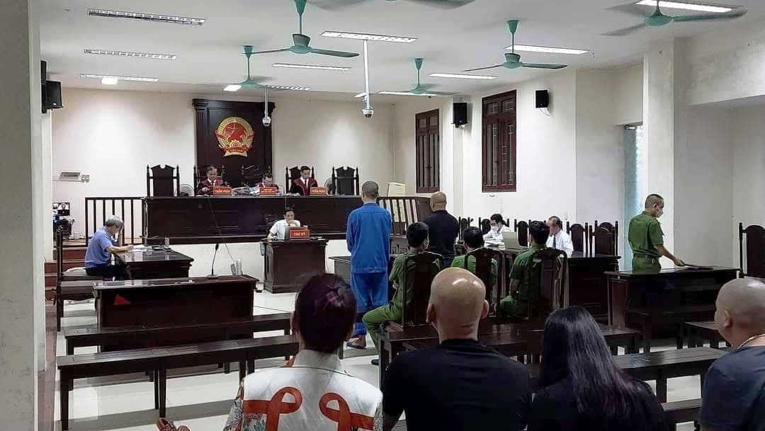 Theo bản án sơ thẩm, từ cuối năm 2017 đến 4/2020, Đường xưng Chủ tịch Hiệp hội Tang lễ Thái Bình, dùng nhiều thủ đoạn để cưỡng đoạt tiền của 25 chủ cơ sở dịch vụ tang lễ ở tỉnh Thái Bình. Mỗi ca hỏa táng, vợ chồng Đường cùng đàn em thu về 500.000 đồng. Những cá nhân, đơn vị không chấp hành nội quy, tổ chức hỏa táng không thông qua Đường sẽ bị chặn xe, đánh đập và cắt địa bàn hoạt động. Nhóm của Đường đã chiếm đoạt của 25 bị hại tổng số tiền gần 2,5 tỷ đồng. 