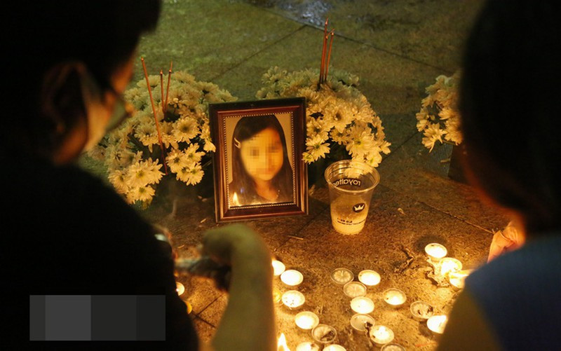 Tội ác của hai bị can đối với cháu bé khiến dư luận vô cùng phẫn nộ yêu cầu mức hình phạt nghiêm khắc.