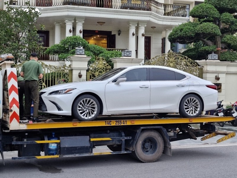 Theo quy định tại Khoản 2 Điều 106 Bộ luật Tố tụng hình sự 2015, vật chứng được xử lý như sau: Vật chứng là công cụ, phương tiện phạm tội, vật cấm tàng trữ, lưu hành thì bị tịch thu, nộp ngân sách nhà nước hoặc tiêu hủy; Vật chứng là tiền bạc hoặc tài sản do phạm tội mà có thì bị tịch thu, nộp ngân sách nhà nước; Vật chứng không có giá trị hoặc không sử dụng được thì bị tịch thu và tiêu hủy.