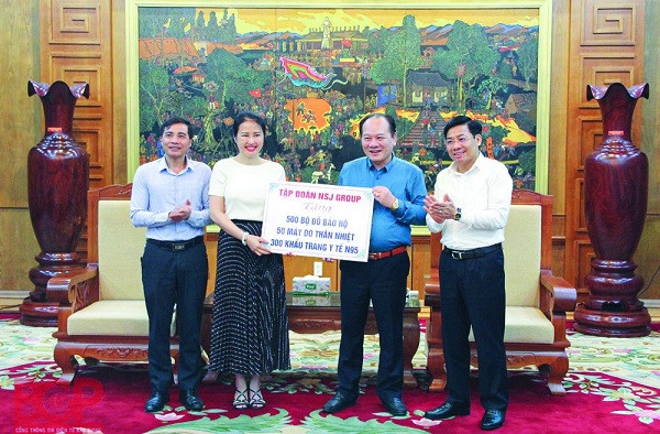 Theo Bộ Công an, chỉ tính riêng trong lĩnh vực thiết bị y tế, NSJ Group đã trúng hàng loạt gói thầu với trị giá trên 2.000 tỷ đồng. Trong đó, cá nhân Hoàng Thị Thúy Nga đã lợi dụng các mối quan hệ với các tỉnh, thành phố để tạo dựng uy tín, xây dựng nguồn hàng (toàn bộ hàng hóa nhập khẩu), bàn bạc, thống nhất việc mua bán máy móc, thiết bị y tế, sau đó móc ngoặc với chủ đầu tư và bên định giá hợp thức các điều kiện để được trúng thầu, gây thất thoát số tiền lớn cho Nhà nước.