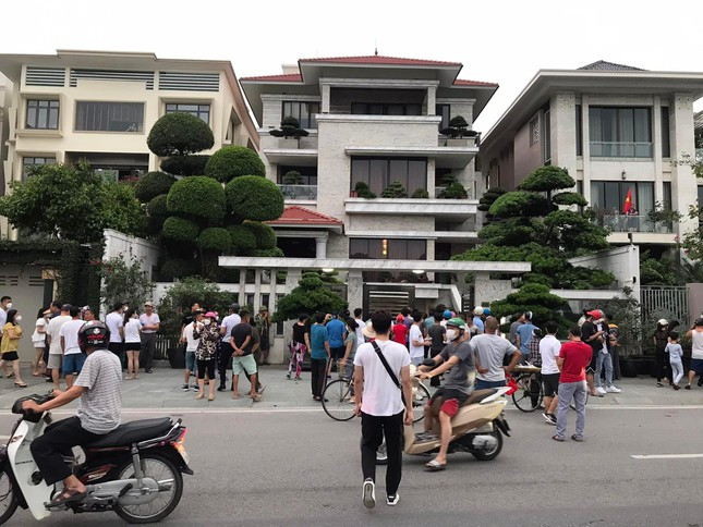 Căn biệt thự được cho có trị giá trăm tỷ nơi ông Hà sinh sống.