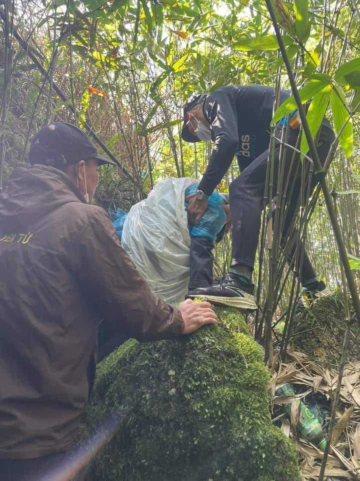 Ky tich: Duoc cuu sau 7 ngay roi xuong vuc khi di chua Yen Tu-Hinh-2