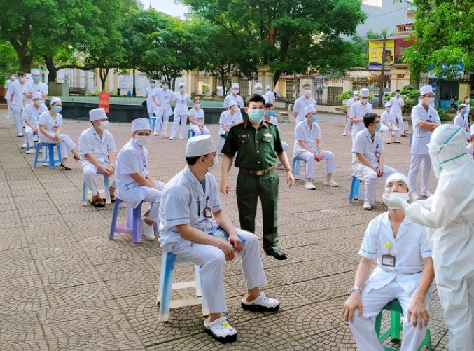 Tháng 5/2021, ông Diêm Đăng Thanh được dư luận chú ý khi một tờ báo đăng tải bài viết về Bệnh viện Quân y 110 tăng cường các biện pháp phòng, chống dịch COVID-19" kèm theo một tấm ảnh với chú thích "Đại tá, PGS, TS Diêm Đăng Thanh, Giám đốc Bệnh viện chỉ đạo xét nghiệm SARS-CoV-2". Tuy nhiên, nhiều ý kiến cho rằng bức ảnh ghép. (Ảnh tác giả Trần Viết Dến cung cấp).