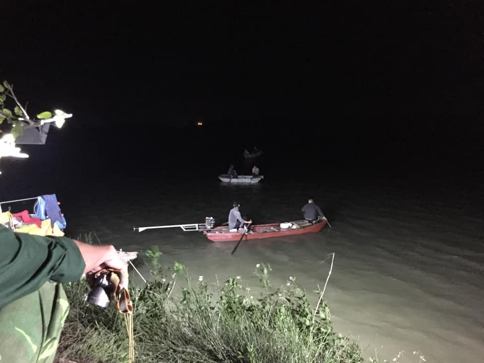 Hai Duong: Xuyen dem tim kiem 3 me con nu giao vien tren song