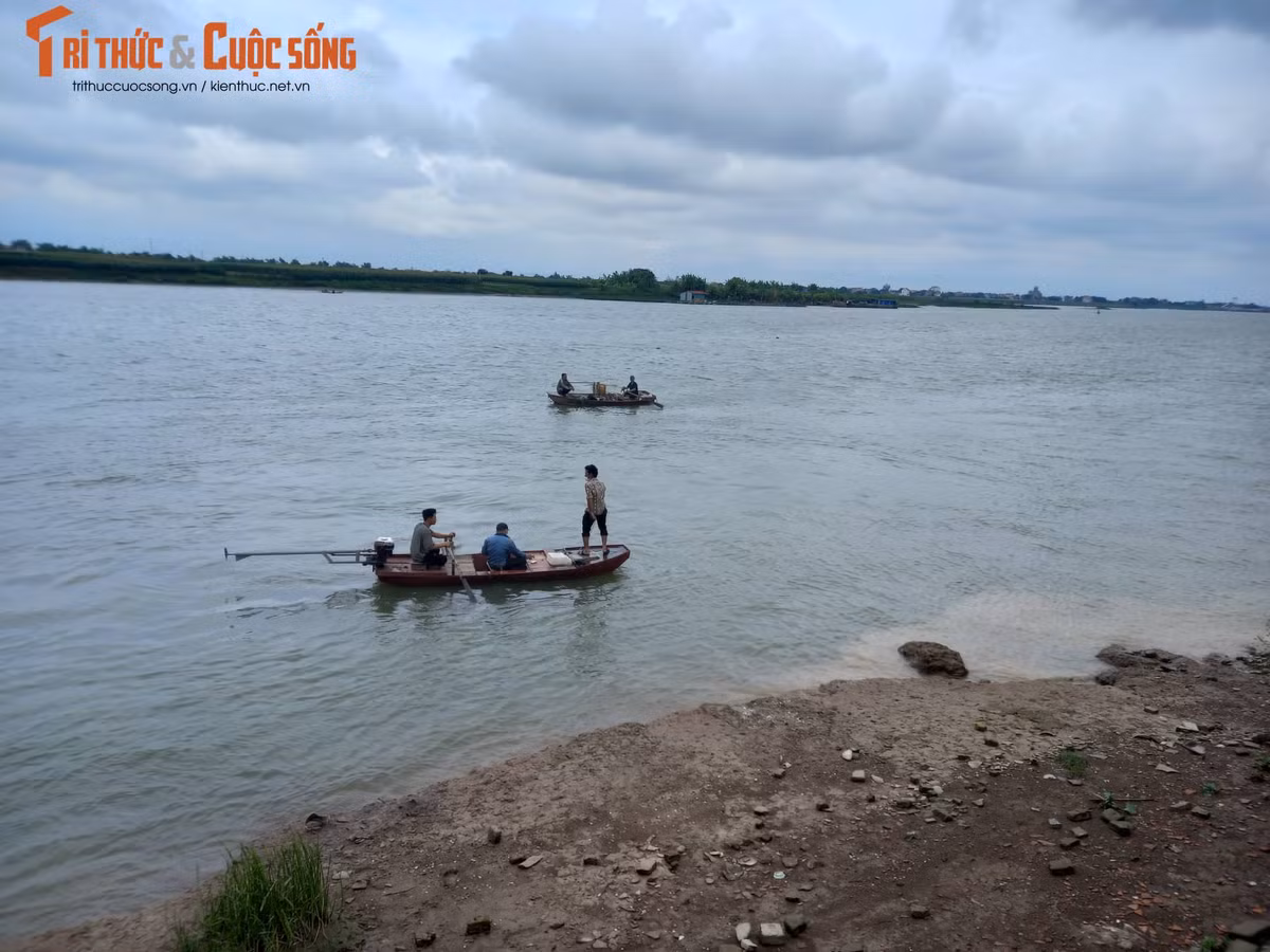 Hai Duong: Xuyen dem tim kiem 3 me con nu giao vien tren song-Hinh-5