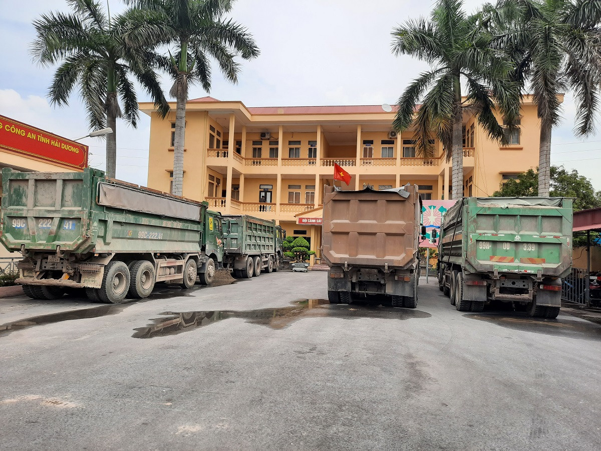 Hai Duong: Loi dung hoat dong dem toi, doan xe qua tai bi phat nang