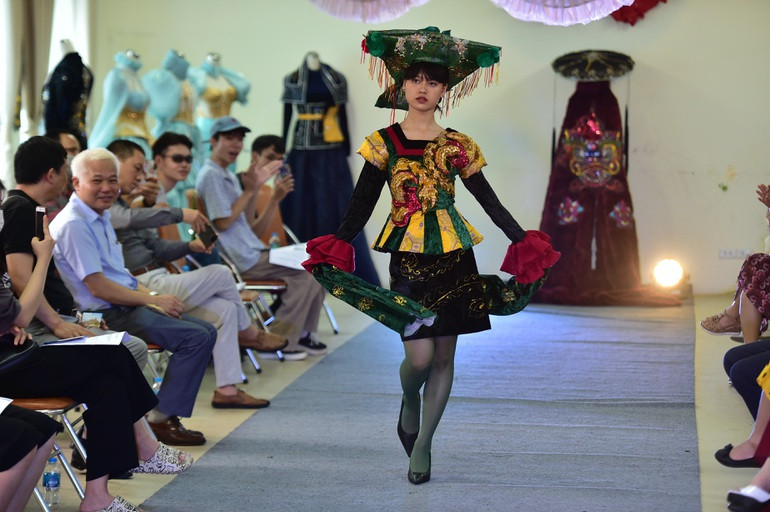 Man trinh dien thoi trang phi gioi tinh do SV Ha Noi thiet ke-Hinh-10