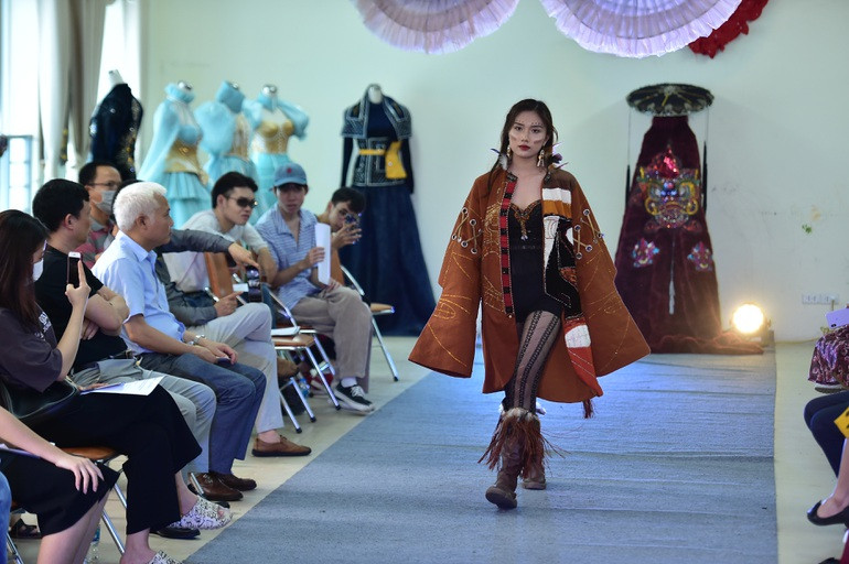 Man trinh dien thoi trang phi gioi tinh do SV Ha Noi thiet ke-Hinh-6