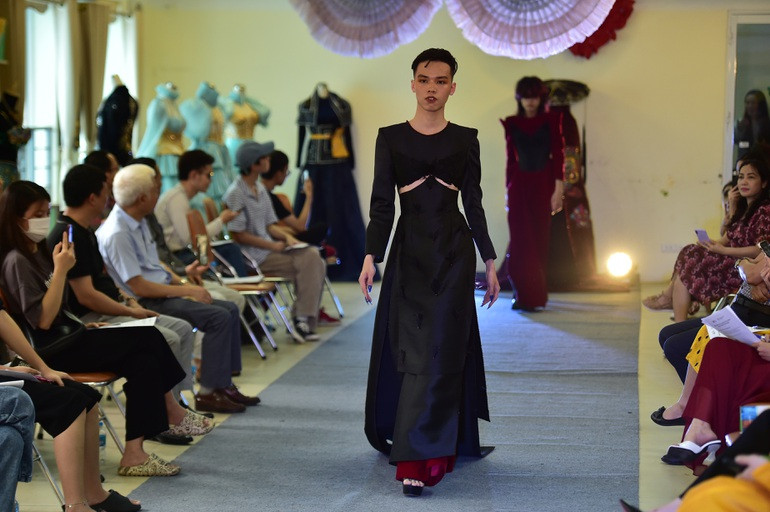 Man trinh dien thoi trang phi gioi tinh do SV Ha Noi thiet ke-Hinh-2