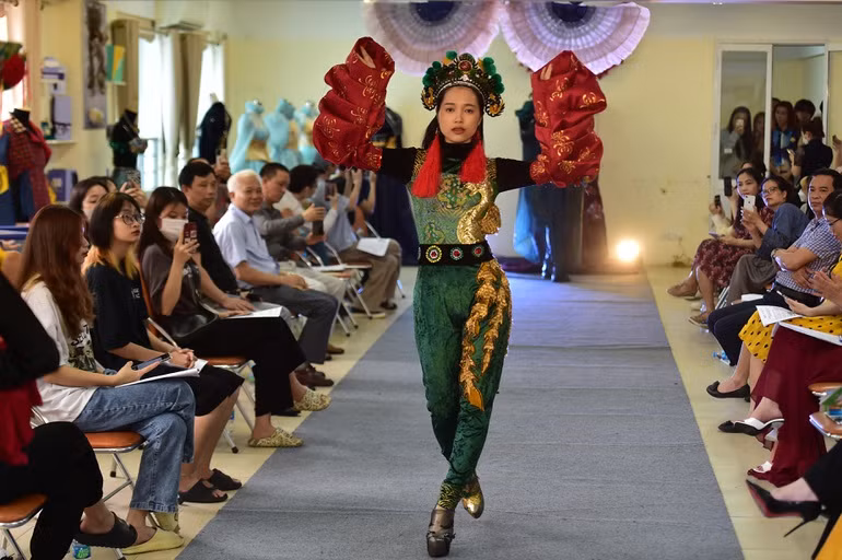 Man trinh dien thoi trang phi gioi tinh do SV Ha Noi thiet ke-Hinh-9