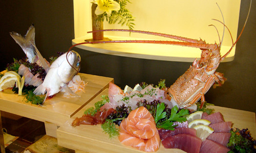 Người Nhật tin rằng, có một số lợi ích sức khỏe nhất định liên quan đến việc tiêu thụ hải sản sống. Ví dụ, cá sống và động vật có vỏ chứa các enzyme giúp phân hủy thịt, làm cho thịt mềm và dễ tiêu hóa hơn. Những enzyme này sẽ bị phá hủy nếu nấu ở nhiệt độ cao.