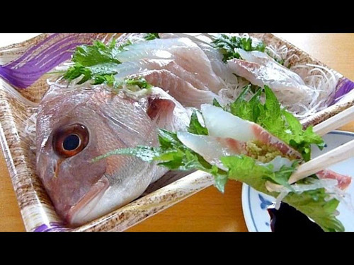 Ikizukuri rất được đón nhận tại Nhật Bản. Họ coi món ăn là cách tôn vinh, đánh giá cao sự sống của hải sản thay vì chỉ đơn giản xem nó như một mặt hàng tiêu dùng. Cách chế biến này cũng giúp người ăn cảm nhận sự tươi ngon, tinh tế nhất của món ăn.