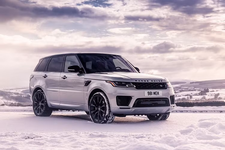 Tại thị trường Mỹ, giá xe Range Rover Sport P360 2019 bán ra khởi điểm 68.500 USD (khoảng gần 1,6 tỷ đồng) trong khi con số tương ứng của HST P400 là 82.950 USD (khoảng hơn 1,9 tỷ đồng).