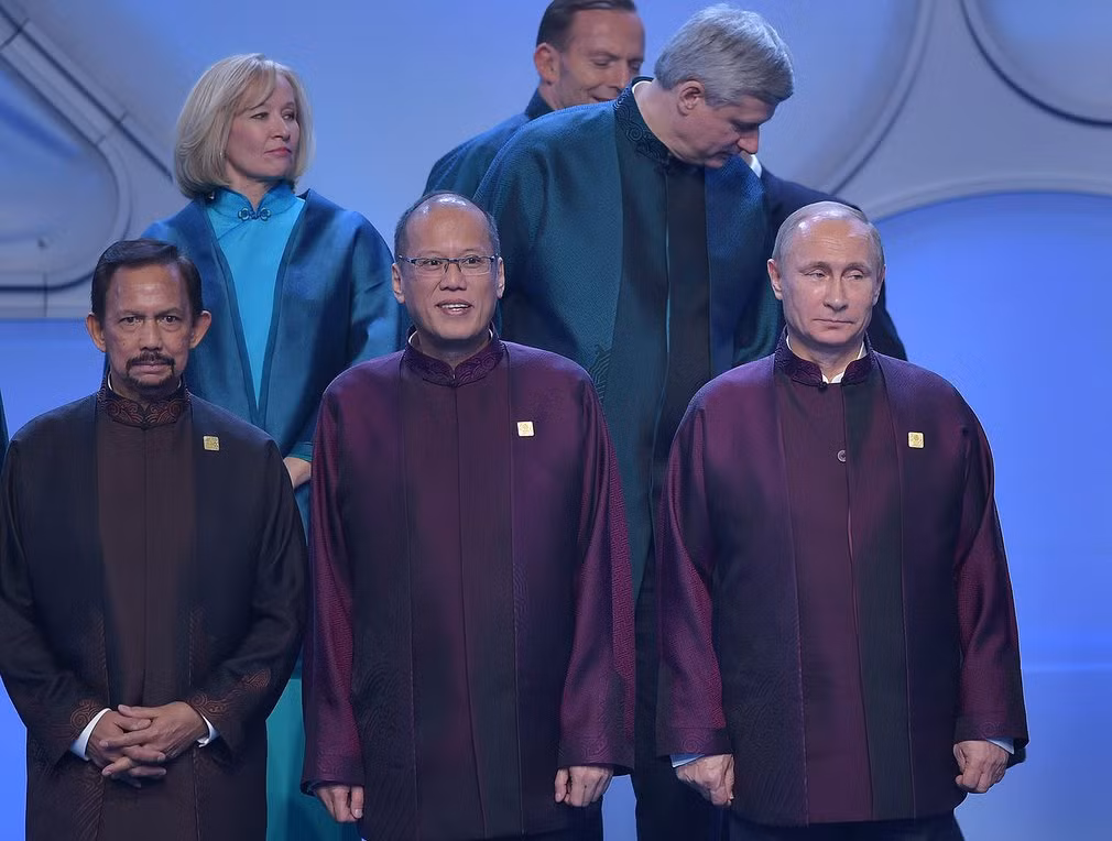 Các nguyên thủ mặc trang phục truyền thống của người Trung Quốc tại APEC năm 2014. Ảnh GD