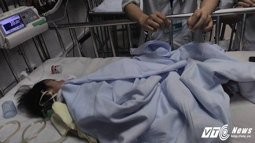 Be gai ti hon hon 1 tuoi chi nang 3,5kg gio ra sao?-Hinh-3