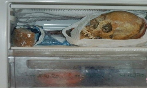 Kinh di nguoi phu nu thich may mua voi xac chet-Hinh-3