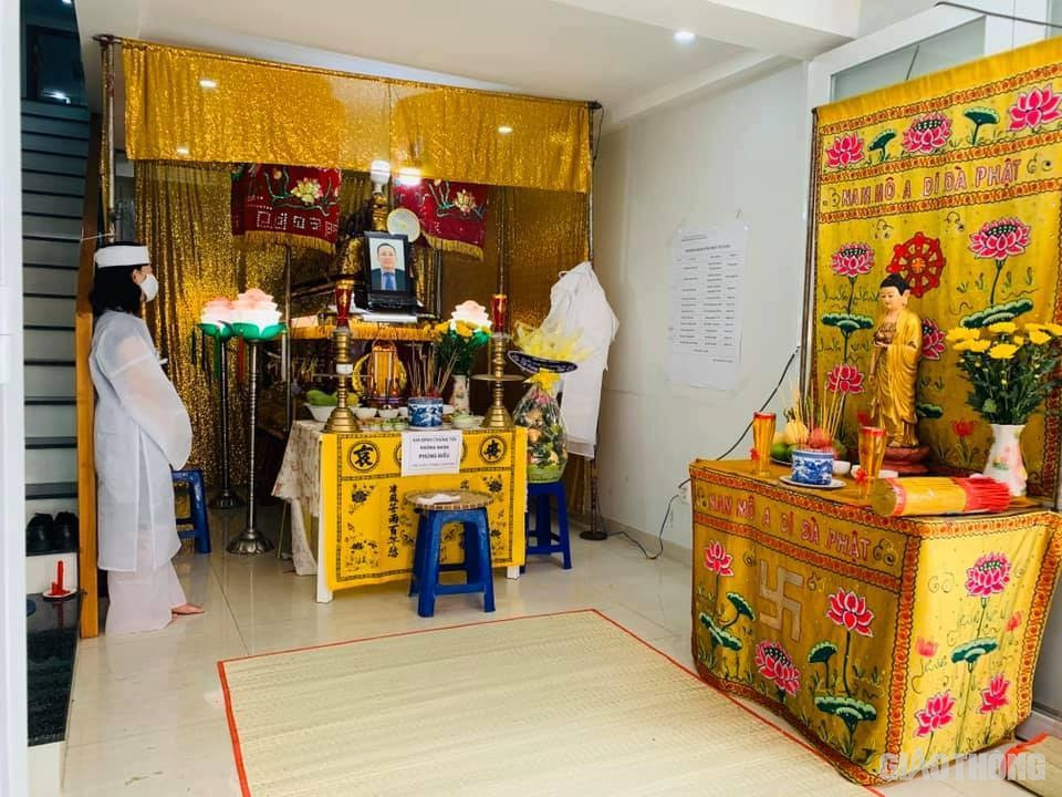 Cơ quan điều tra cũng đã giải thích về thời gian điều tra, quy trình tố tụng, quyền và nghĩa vụ của bà Bích cũng như ghi nhận những thông tin mà bà cung cấp. Bà Bích bày tỏ mong muốn công an làm rõ những nghi vấn mà bà đã trình bày. (Ảnh đám tang tiến sĩ Bùi Quang Tín)