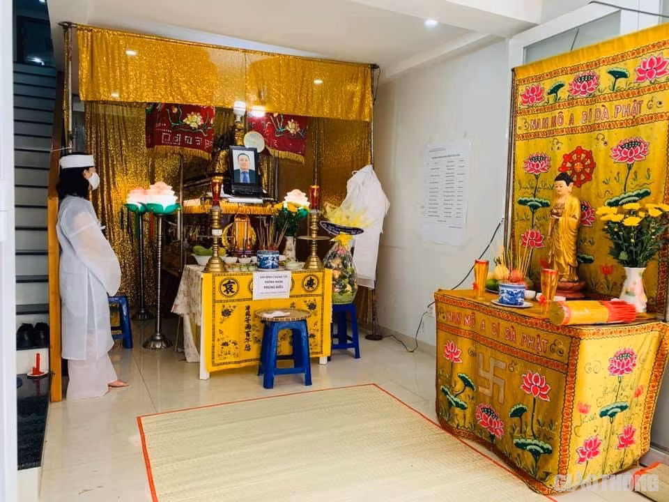 Cơ quan điều tra cũng đã giải thích về thời gian điều tra, quy trình tố tụng, quyền và nghĩa vụ của bà Bích cũng như ghi nhận những thông tin mà bà cung cấp. Bà Bích bày tỏ mong muốn công an làm rõ những nghi vấn mà bà đã trình bày. (Ảnh đám tang tiến sĩ Bùi Quang Tín)