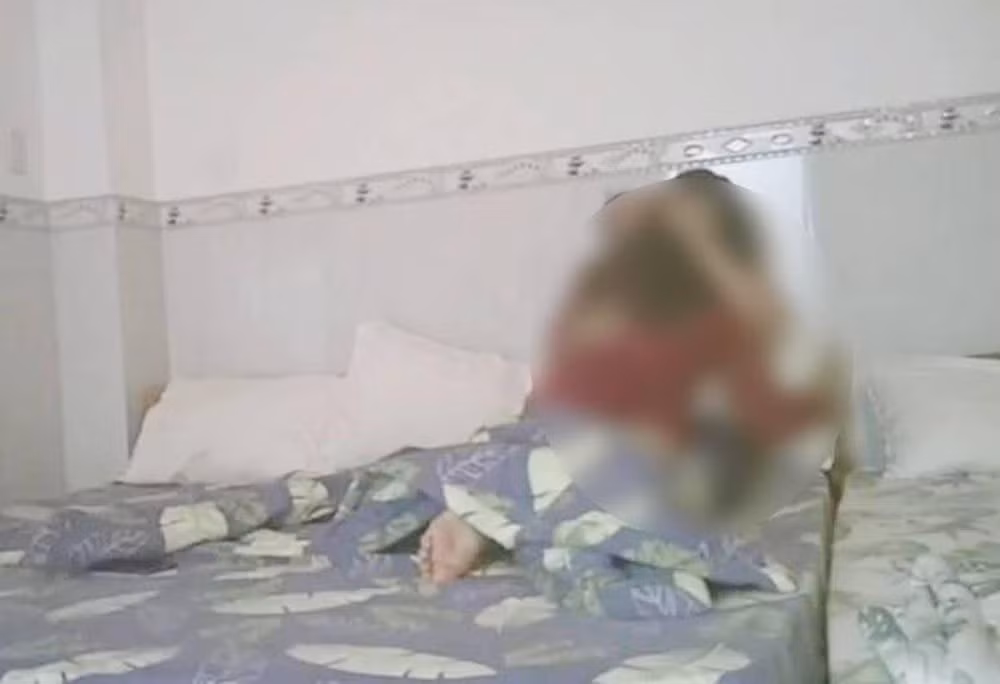 Lanh dao nganh o Hau Giang bi lo clip nong: Khoi to 2 nguoi tung clip