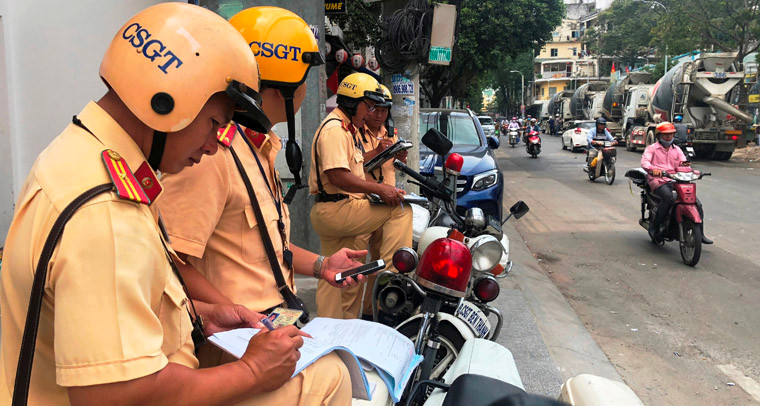 Trao đổi với PV Kiến Thức, đại diện Đội TTGT số 3 cho biết, các đơn vị đã lập gần 30 biên bản vi phạm đối với các tài xế xe bồn bêtông về các lỗi lưu thông vào đường cấm, đỗ xe không đúng quy định. 