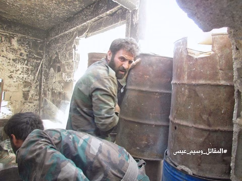 Tối 11/5, lực lượng Syria phá hủy ít nhất 2 đường hầm, chiến hào công sự ở đông nam al-Qaboun, tiêu diệt ít nhất 5 tay súng Faylaq al-Rahman.