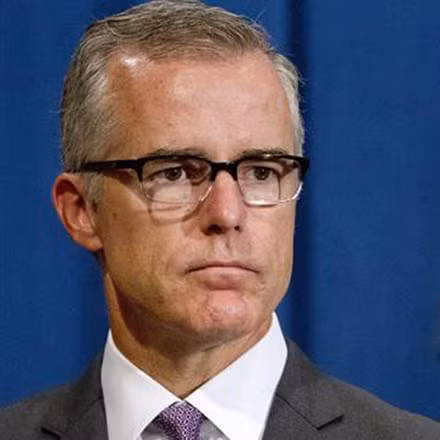 Tan Giam doc FBI la ai?