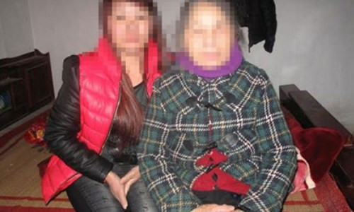 Bi kich co gái qua tay 4 nguòi dàn ong noi xu nguoi