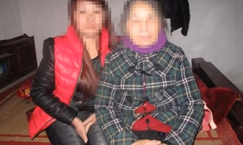 Bi kich co gái qua tay 4 nguòi dàn ong noi xu nguoi