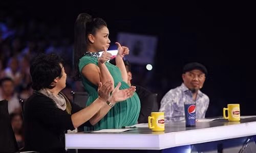 Thu Minh chia tay Vietnam Idol cho ngay sinh con